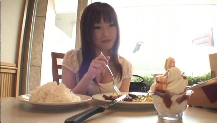 Самая горячая японская шлюха Миу Моритани в экзотической сцене мастурбации и парной JAV-сцене.