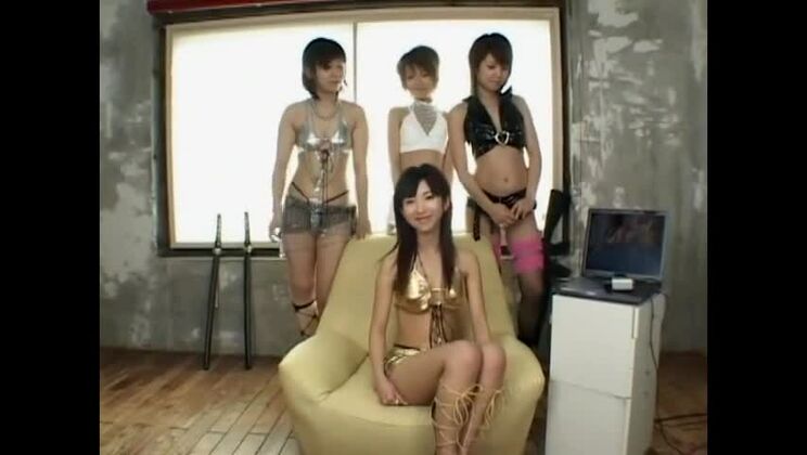 Потрясающая японская шлюха в великолепной сцене из японского порно.