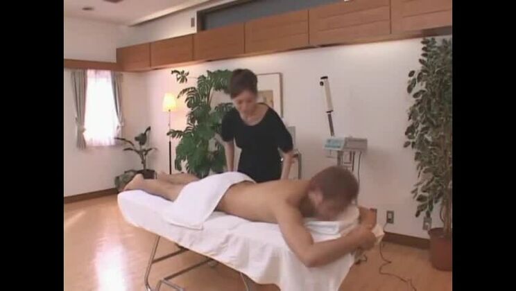 Экзотическая японская проститутка Мими Асука в лучшем японском порнофильме.