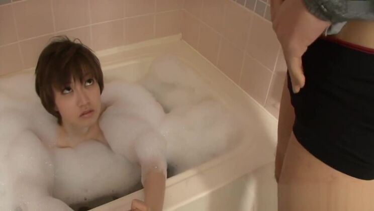 Шаловливая азиатка тройничок