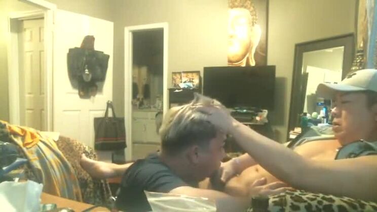 Пухленький вьетнамский парень хотел, чтобы его стошнило от моего члена — я немного оттрахал его толстую задницу :)