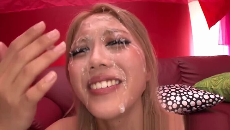 Ариса Такимото, горячая азиатская блондинка в сцене букаке-порно.