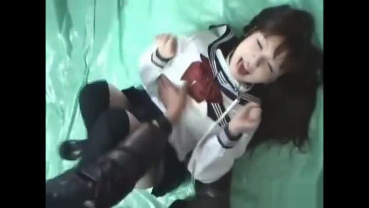 Избивающие красотки горячие пизды