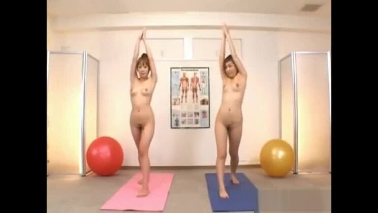 Японская AV-модель обнаженная.