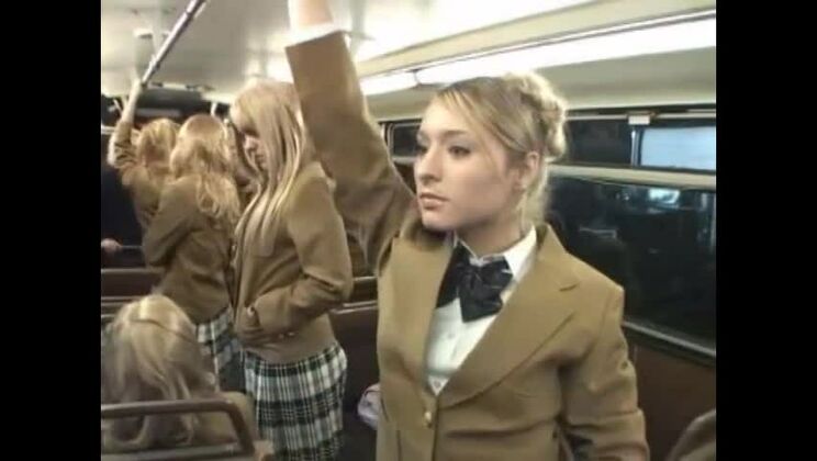 Лучшая японская шлюха в самых горячих сценах мастурбации/онании и минета в японском порно.