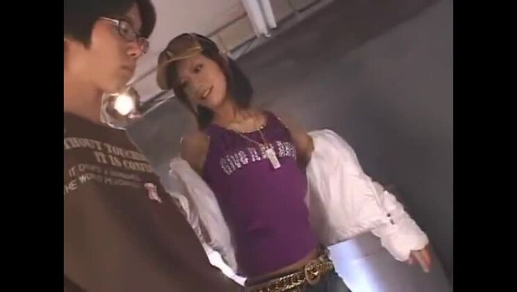 японская модель в невероятном фетише, минет, JAV-клип.