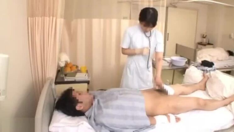 Японская медсестра делает минет - P02