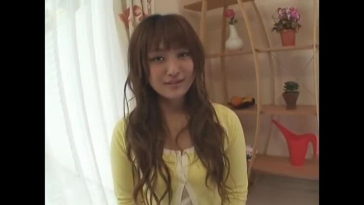 Потрясающая японская девушка Рейка Кудо в невероятном японском порнофильме с маленькой грудью.