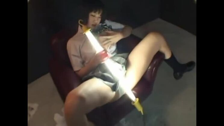 Ханаби Нанами, горячая азиатская школьница в сексуальной игре