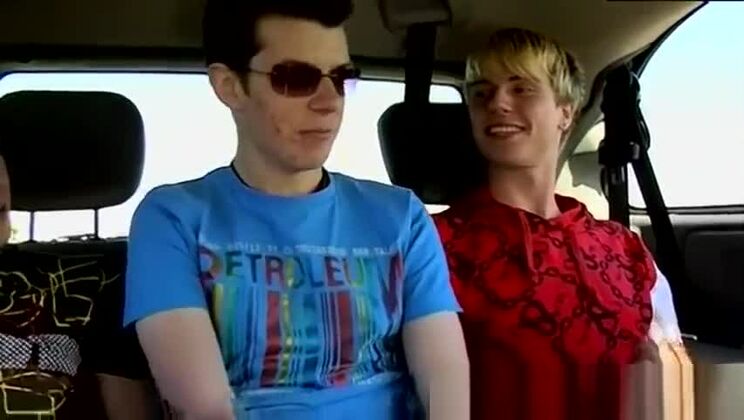 Мэтью — голые геи, впервые задыхающиеся от больших толстых членов.