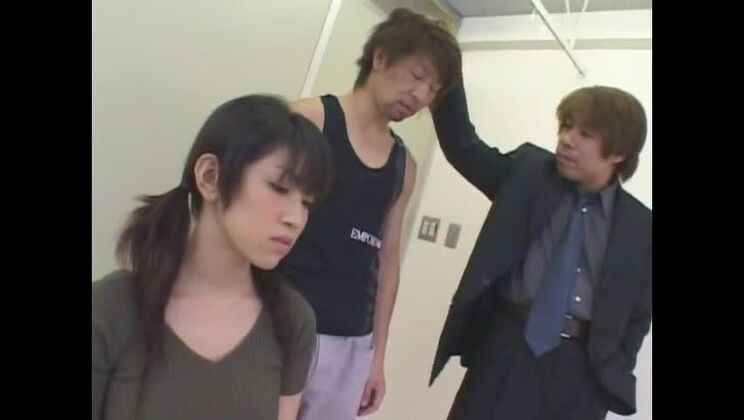 Экзотическая японская девушка Эми Китагава в невероятном фетиш-видео в стиле БДСМ.