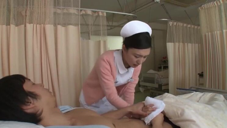 Невероятная японская модель в новейшем порнофильме с минетом/феерией. Красотка!