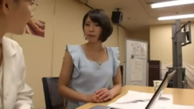 Потрясающая японская девушка в восхитительном JAV-ролике специально для вас.