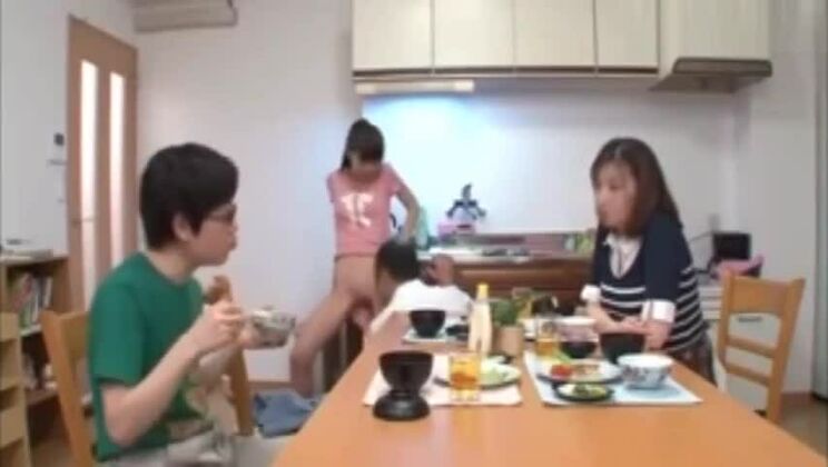 Японский семейный секс.