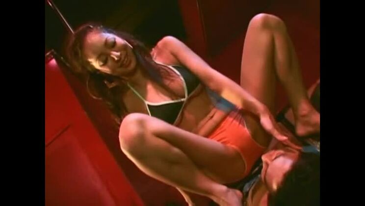 Экзотическая японская девушка Мина Фукухара в лучшей хардкорной сцене с участием пары в японском порно.