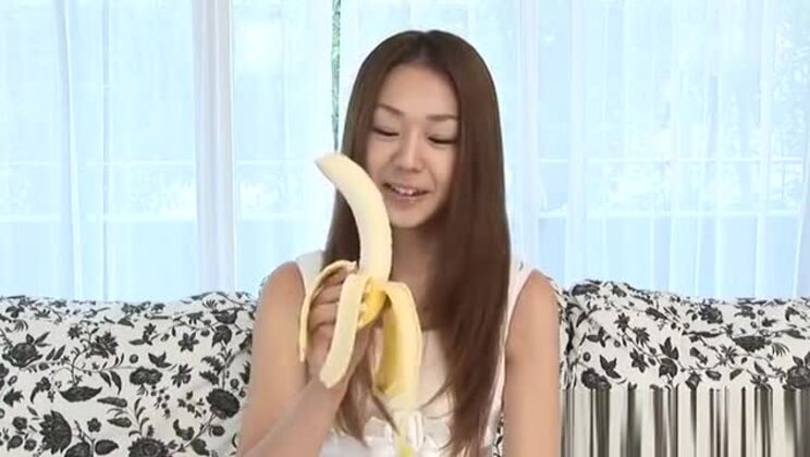 Изысканная азиатская езда на члене.