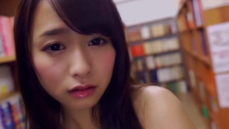 Марина Шираиши в фильме «Позволь мне помочь твоей мастурбации, часть 5.