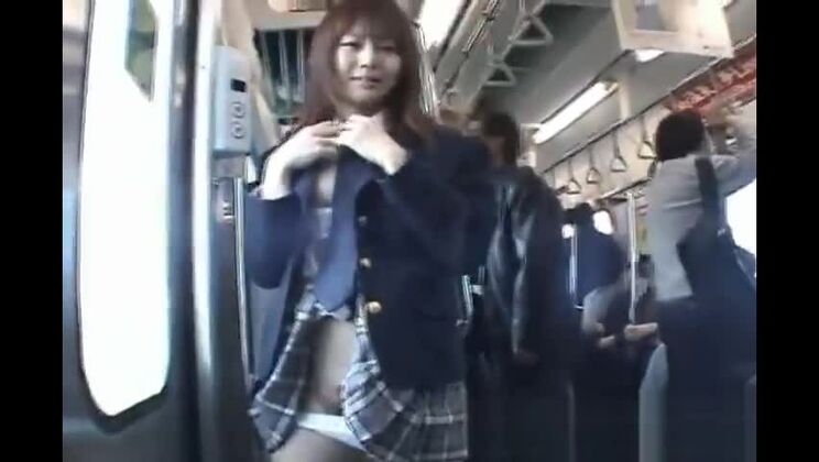 Милые и возбужденные азиатские девушки занимаются сексом, часть 1.