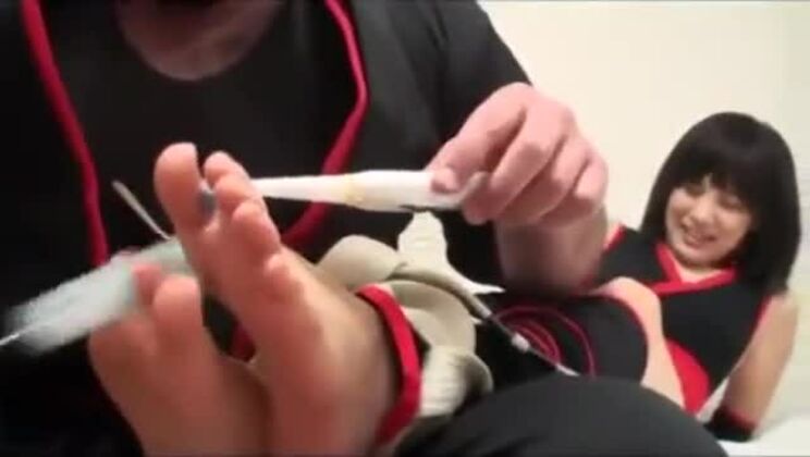 Безумная щекотка японской девушки