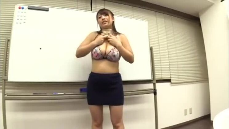 Потрясающая японская шлюха в JAV-видео с большими сиськами, смотрите шоу.