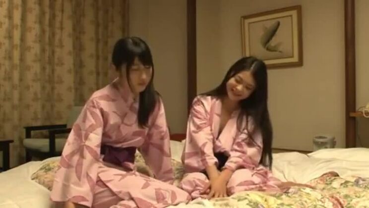 Молодой похотливый японский подросток