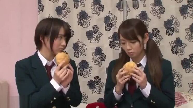 Отличная порно-сцена. Лесбийский секс без цензуры.