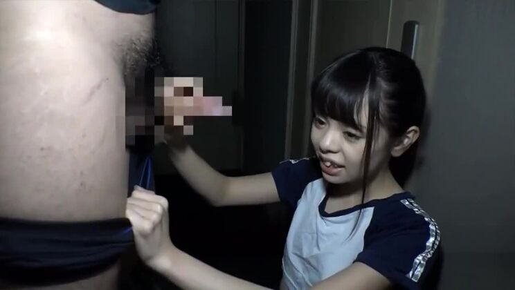 Потрясающий секс-ролик. Маленькая грудь, самая горячая.