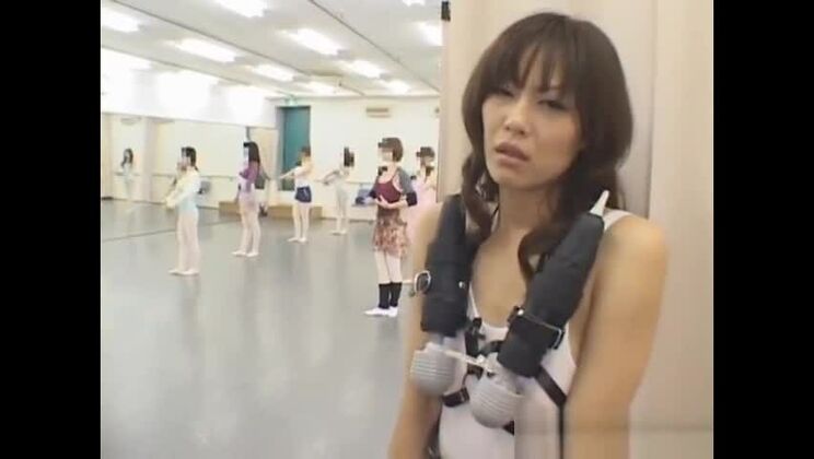 Нацуми Хоригучи, азиатская красотка, играет в сексуальную сцену, часть 3.