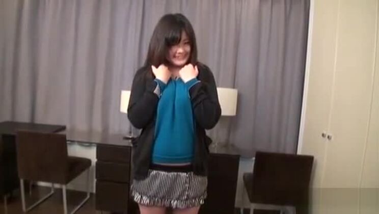 Японское порно: стриптиз с пышнотелой девушкой-любительницей. Субтитры.