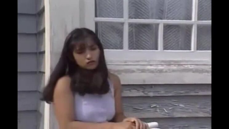 Великолепная японка в атласных трусиках