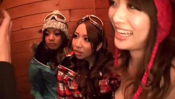 Порно видео с отсасыванием хуя с участием Акари Хосино, Рин Айкава и Вакана Киношита