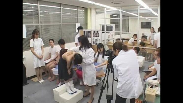 Экзотическая японская модель Лав Сатоме, Анри Каваи в фильме «Невероятные подростки», медицинское JAV-видео.