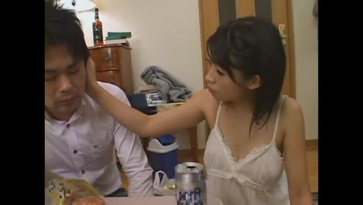 Экзотическая японская шлюха Саша Ханда в порнофильме "Похотливая жена, минет" (JAV).