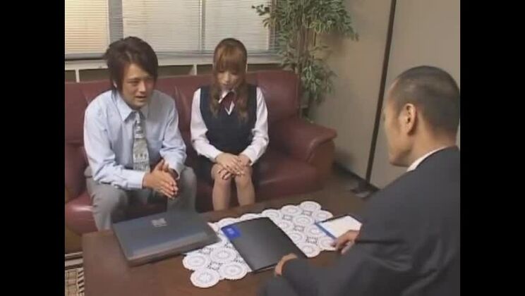 Самая горячая японская девушка Саки Кисаки в потрясающем японском порно-видео "Cougar".