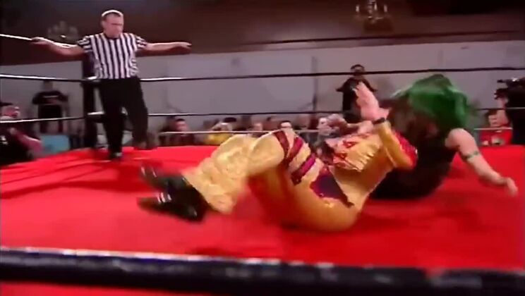 (Женская борьба) «Тёмный ангел» Сара Сток против «Мисс Чиф»