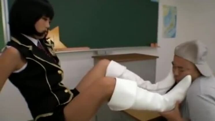 Японский фетиш доминирования в сапогах Идол доминирования