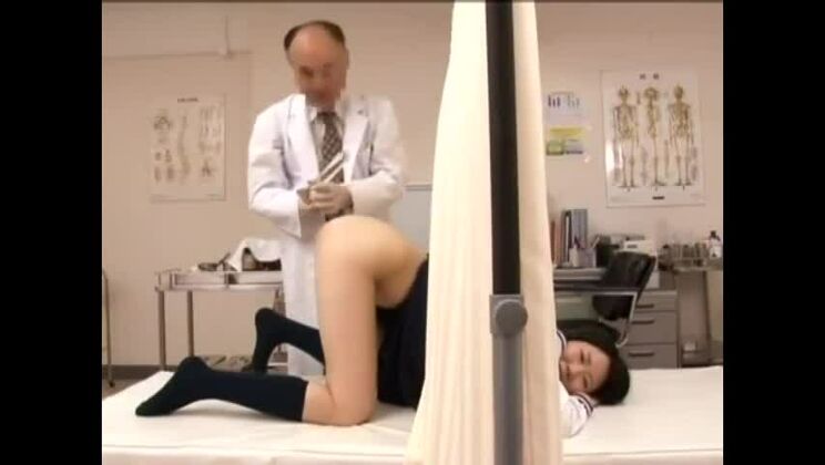 Новейшая японская девушка в эксклюзивной японской порно-сцене с маленькой грудью специально для вас.