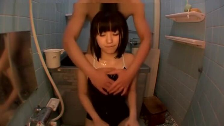 Самая безумная японская шлюха в новом японском порнофильме с маленькой грудью, смотрите!