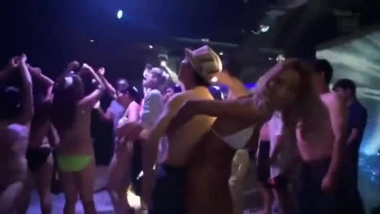 Потрясающая порно-сцена из Японии, невероятная, без цензуры.