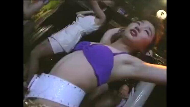 Сумасшедшая японская девчонка в клипе JAV "Попытка посмотреть косплей, фетиш, без цензуры"