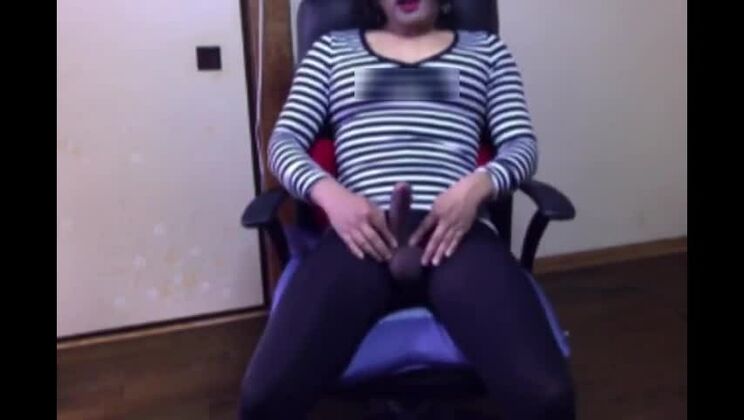 Новая японская модель в горячей сцене JAV с футанари без цензуры.