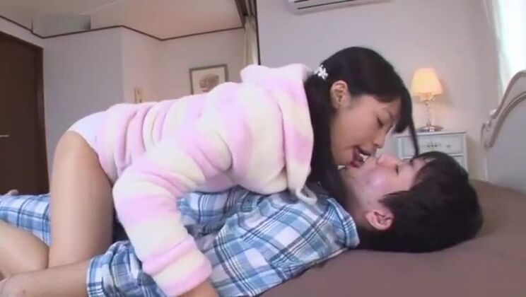 ARMG-198 школьницы целуются и лижутся