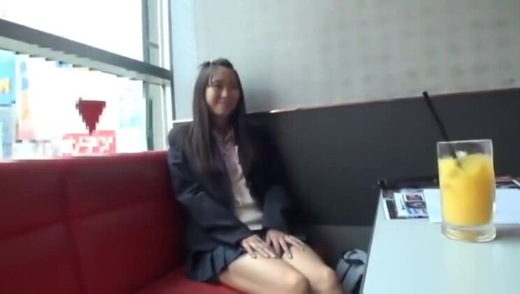 Японская девушка в эксклюзивном японском порно-видео с маленькой грудью, которое вы когда-либо видели.