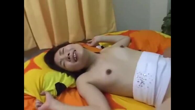 Стройная азиатка получила побои