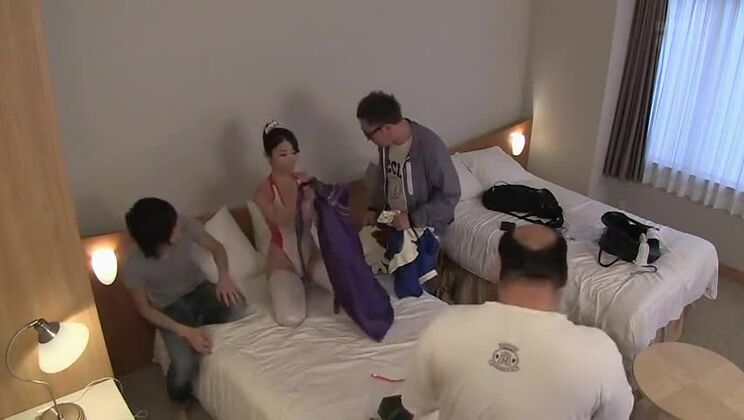 Милая японка Аюми Шинода получила огромный оргазм с эякуляцией в рот