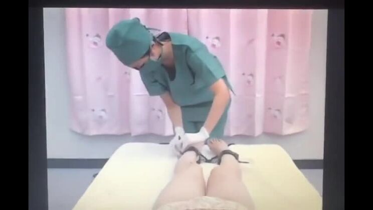 японская щекотка кистью