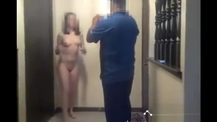 Специальное предложение с доставкой: пицца с дополнительной порцией колбасы!