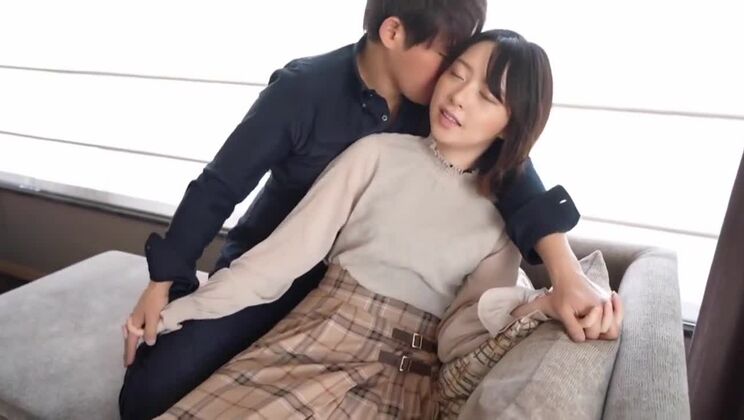 Азиатская горячая улыбающаяся соблазнительница: безумная сцена секса