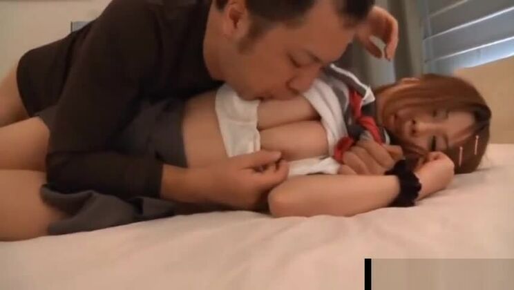 Азиатская студентка получает лизание задницы