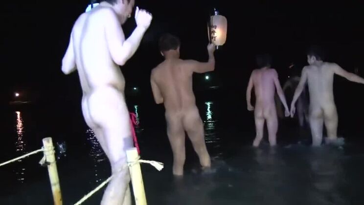 просто держи меня за руку, и мы будем там... Каким-то образом мы куда-то идем,